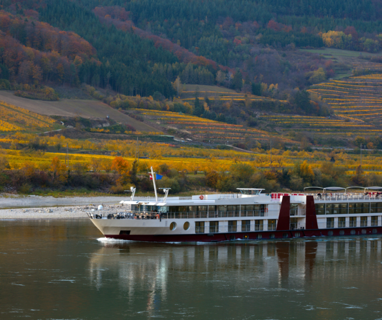 Web Blog Images (300 x 400 px) (940 x 788 px) 5 Reasons to Take a River Cruise